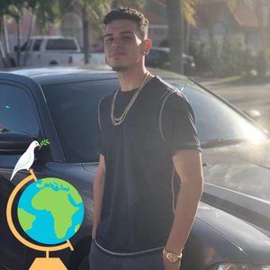 Meet your Posher, Carlos